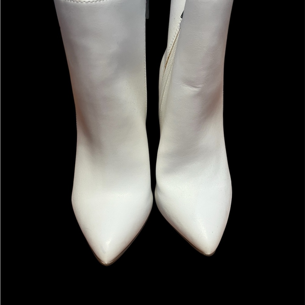 White Heeled Boots with Pointed Toe and Stiletto Heel